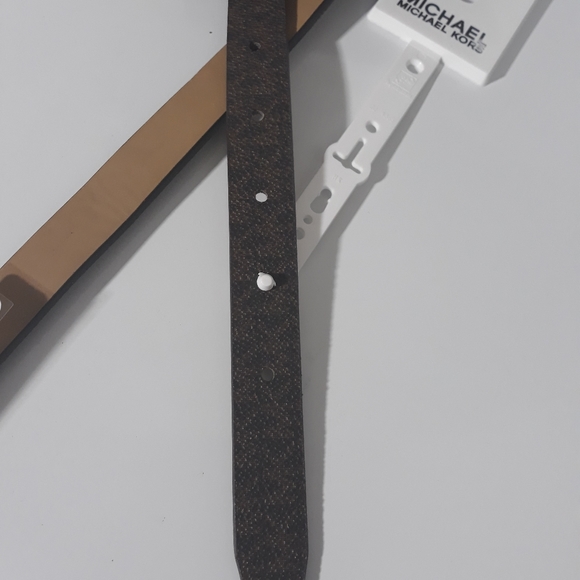 NWT MICHAEL KORS BELT WALLET CHAIN SIZE M. COLOR BROWN. - Picture 10 of 12